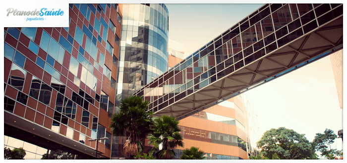 Fachada do Hospital Albert Einstein ao por do sol